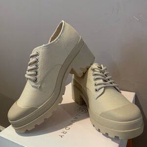 Chinese Laundry Banner Canvas Shoes Size US 6- EUR 36.5